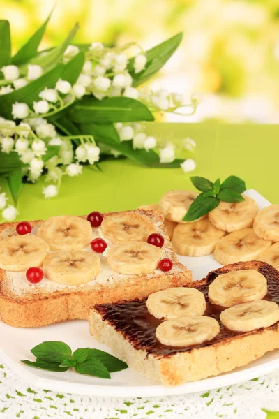 Delicious toast with bananas on plate close-up — Stock Photo, Image