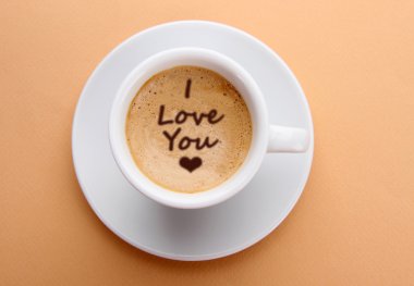 fincan taze kahve kelimelerle 