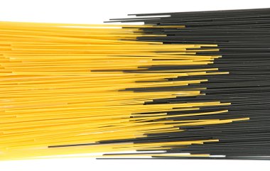 siyah ve sarı spagetti üzerinde beyaz izole