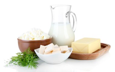 taze süt ürünleri üzerinde beyaz izole yeşillikleri ile