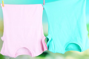 doğa zemin üzerine ip üzerinde gömlek