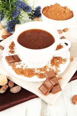 kakao tozu peçete ahşap tablo üzerinde Kupası
