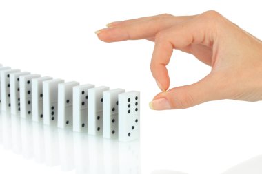 Domino üzerinde beyaz izole iterek el