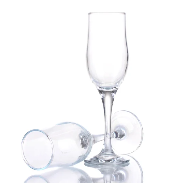 Dois copos de vinho vazios isolados em branco — Fotografia de Stock