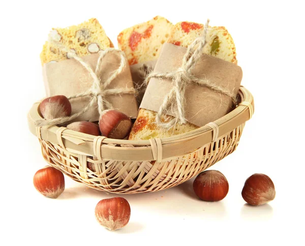 Ciastek z orzechów i kandyzowane owoce, na białym tle — Zdjęcie stockowe