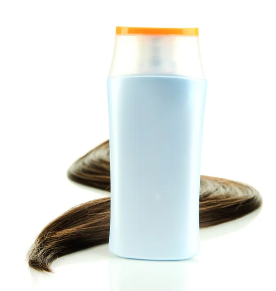 Cabelo castanho brilhante com shampoo isolado em branco — Fotografia de Stock