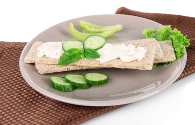 sebzeler, üzerinde beyaz izole lezzetli crispbreads