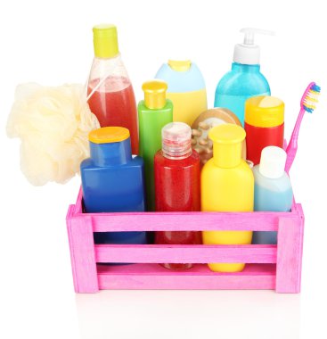 kozmetik ürünleri üzerinde beyaz izole ile ahşap kutu