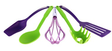 Plastik mutfak eşyaları üzerinde beyaz izole