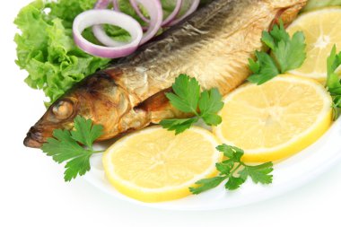 Füme Balık plaka üzerinde kapat