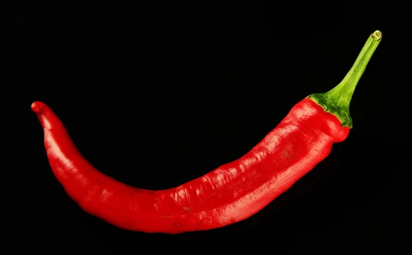 Κόκκινη καυτερή πιπεριά τσίλι απομονωμένη σε μαύρο — Φωτογραφία Αρχείου