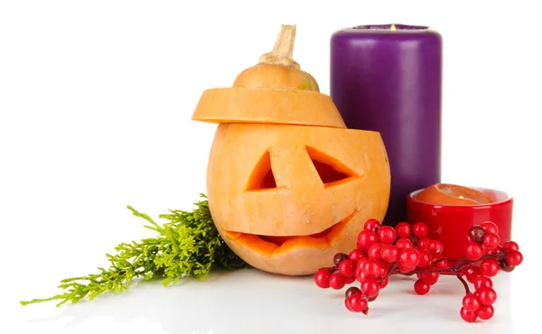 Composición para Halloween con calabaza y velas aisladas en blanco —  Fotos de Stock