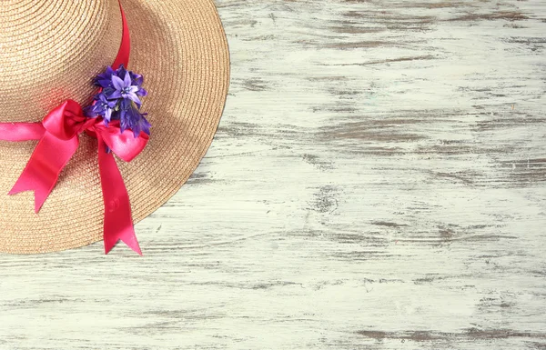 Beautiful summer hat on wooden background — Stock Photo, Image