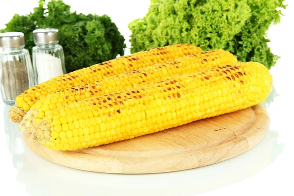 Delicioso milho grelhado dourado isolado em branco — Fotografia de Stock