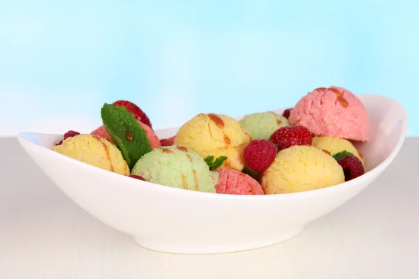 Delicious ice cream in bowl closeup — Stock Photo, Image