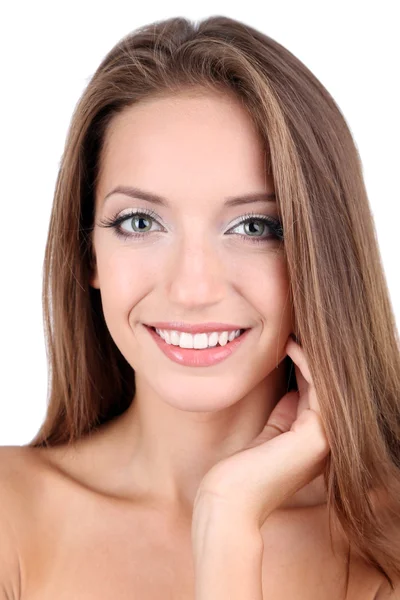 Menina bonita com maquiagem suave e pele brilhante close-up isolado no branco — Fotografia de Stock