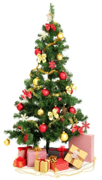 Árbol de Navidad decorado con regalos aislados en blanco —  Fotos de Stock