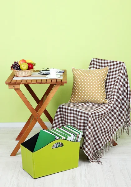 Magazines and folders in green box on table in room — Stock Photo, Image