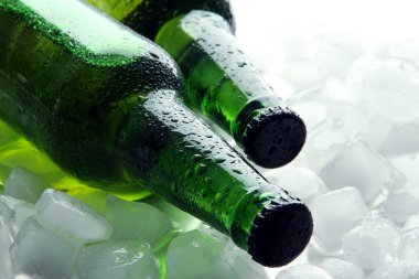 bira buz küpleri ile yakın çekim