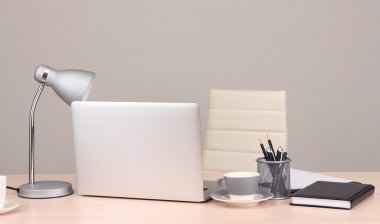 Bilgisayarlı ofis işyeri, kapat