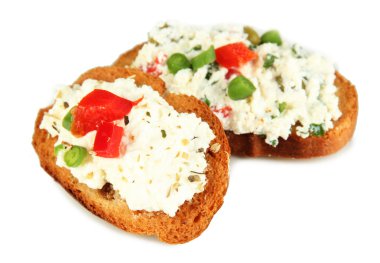 süzme peynir ve üzerinde beyaz izole yeşillikleri ile sandviçler