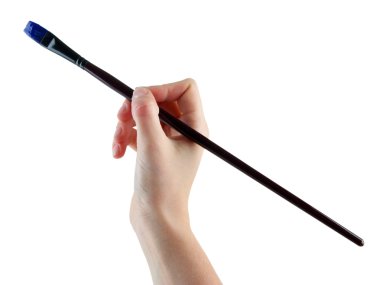 el ile üzerine beyaz izole mavi boya fırçası tutarak