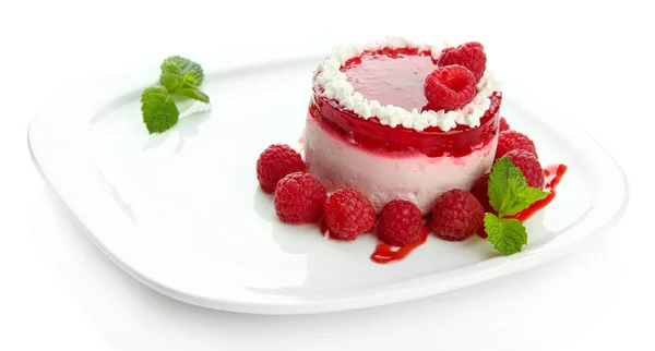 Delicioso pastel de bayas aislado en blanco —  Fotos de Stock