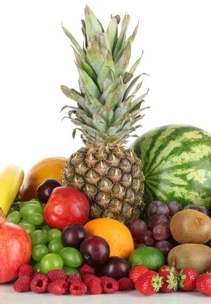 Diferentes frutas aisladas en blanco — Foto de Stock