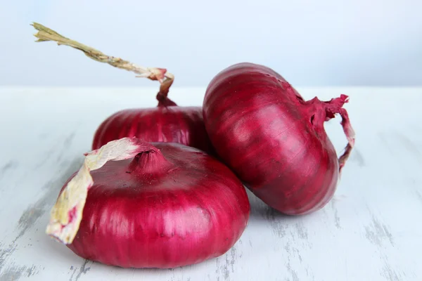 Cebollas rojas frescas de cerca — Foto de Stock