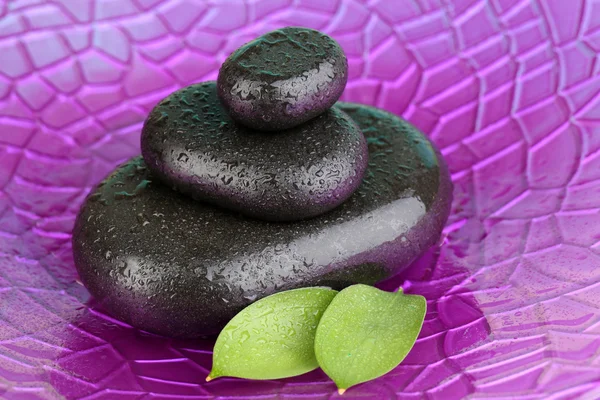 Spa 石头上紫色背景 — 图库照片