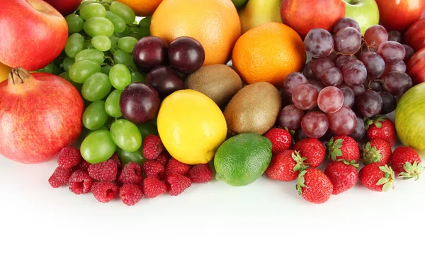 Frutas diferentes no fundo branco — Fotografia de Stock