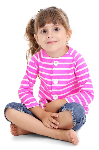 Маленькая девочка, сидящая на полу изолированная на белом — стоковое фото