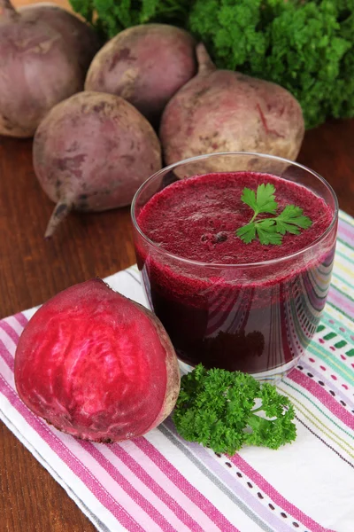 Fresh juice of beets on table close-up — Stock Photo, Image