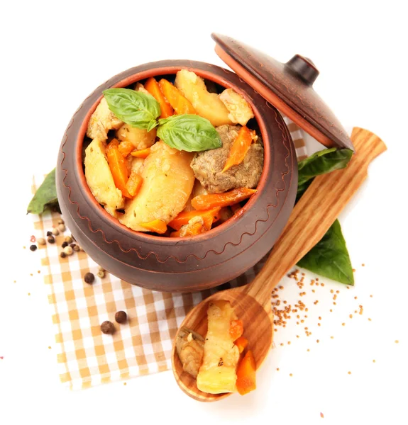 Homemade beef stir fry with vegetables in pot, isolated on white — Stock Photo, Image