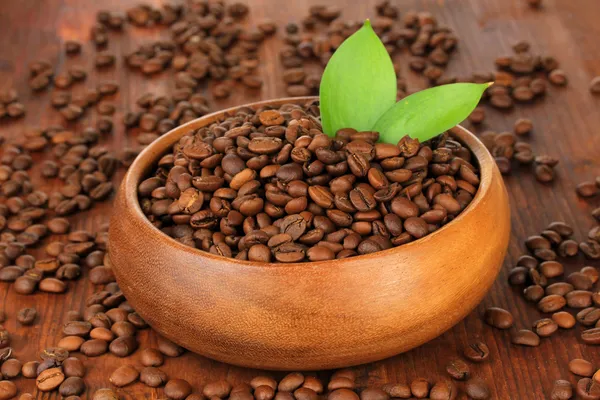 Kawa w misce na drewniane tła — Zdjęcie stockowe