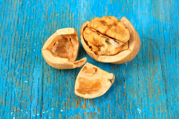 Broken walnut on wooden table close-up — Stock Photo, Image