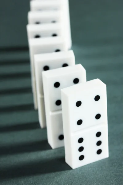 Domino su sfondo grigio — Foto Stock