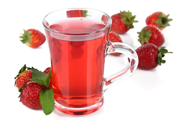 Finom strawberry tea elszigetelt fehér — Stock Fotó