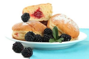 çilek, beyaz izole ile lezzetli börekler