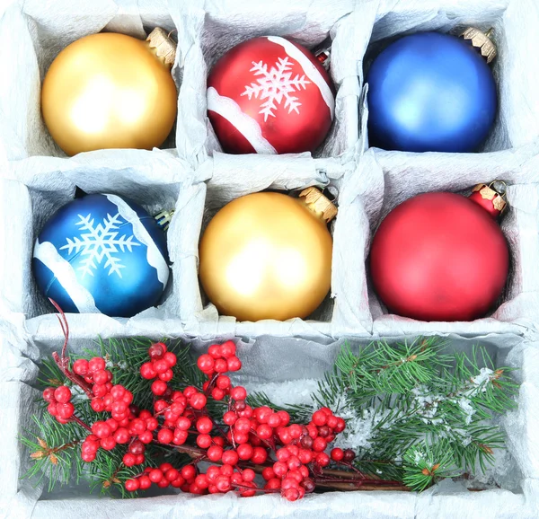 Hermosas bolas de Navidad empaquetadas, de cerca — Foto de Stock