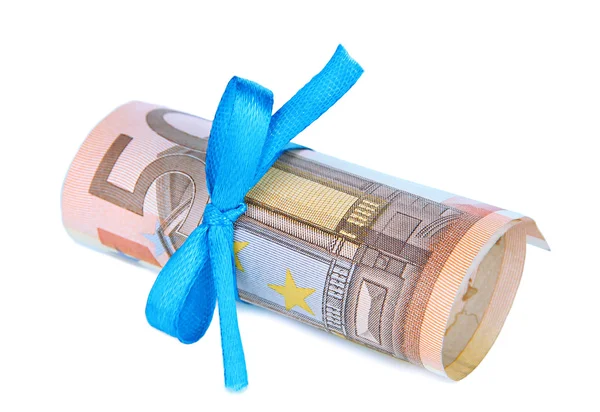 Euro mit Geschenkschleife isoliert auf weiß — Stockfoto