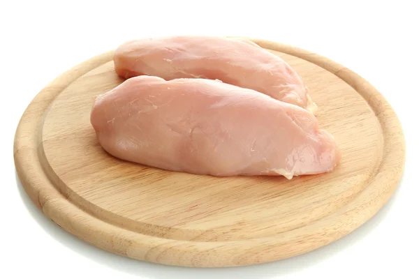 Carne crua de frango na tábua de corte, isolada em branco — Fotografia de Stock