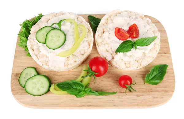 Leckere Knäckebrot mit Gemüse, isoliert auf weiß — Stockfoto