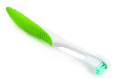 diş fırçası üzerinde beyaz izole