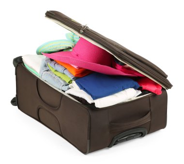 bavul üzerinde beyaz izole giysileri ile