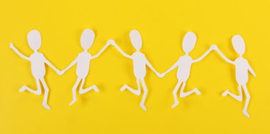 sosyal ağ kavramı Sarı zemin üzerine kağıt insanlar