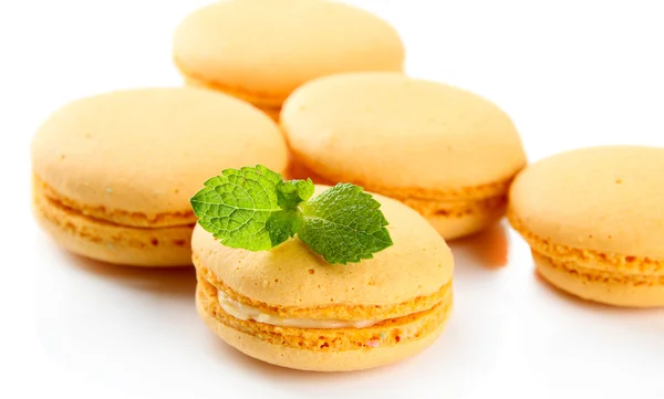 Macaroons suaves isolados em branco — Fotografia de Stock