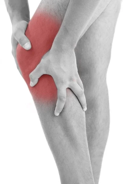 Ung man med smärta i benet, isolerad på vit — Stockfoto