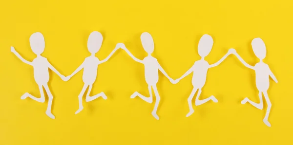 Papel pessoas no conceito de rede social em fundo amarelo — Fotografia de Stock