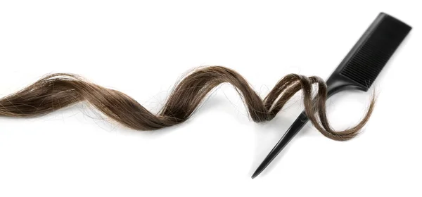 Glanzend bruin curl met kam geïsoleerd op wit — Stockfoto